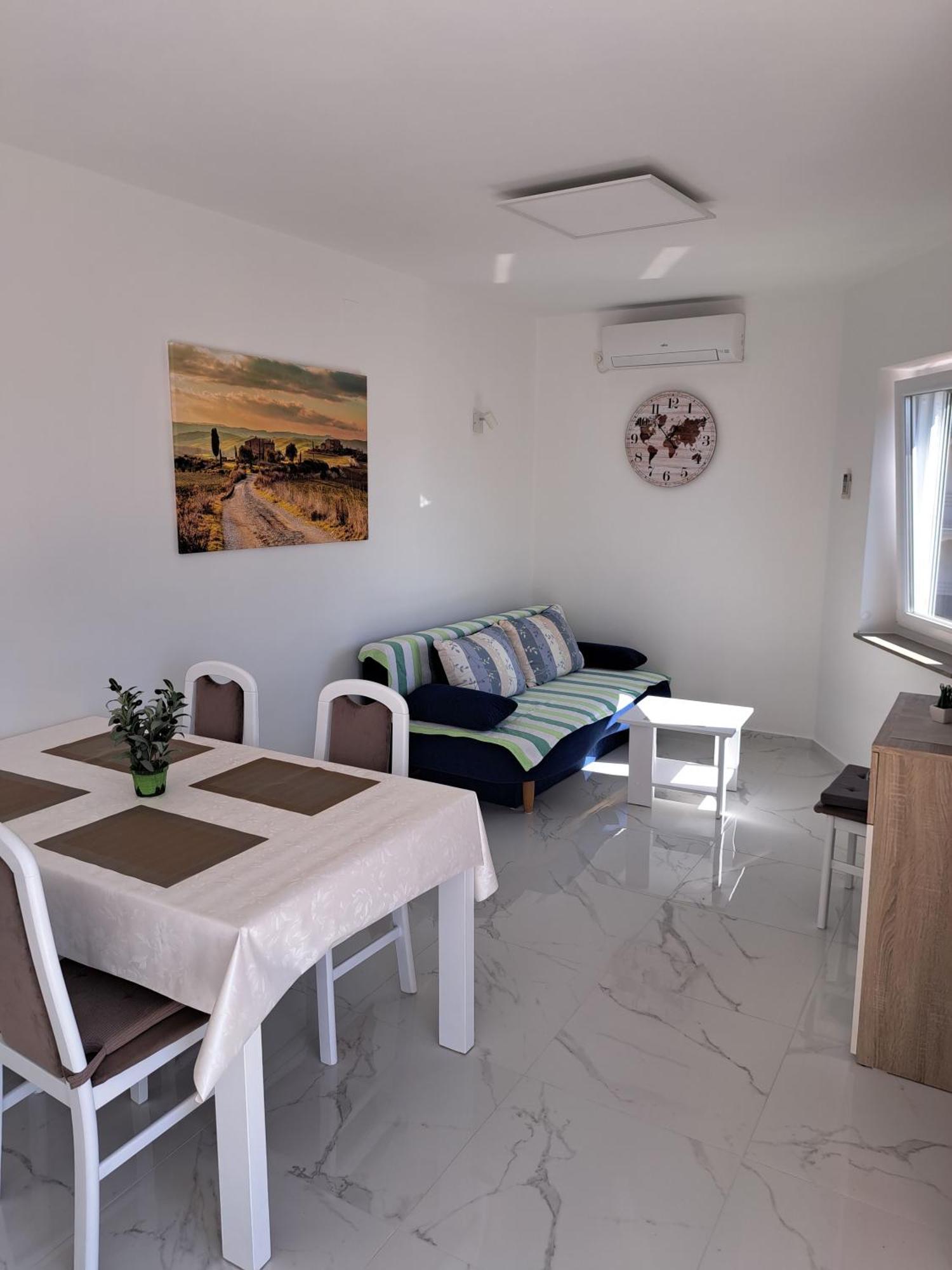 Apartmani Totic Malinska Ngoại thất bức ảnh