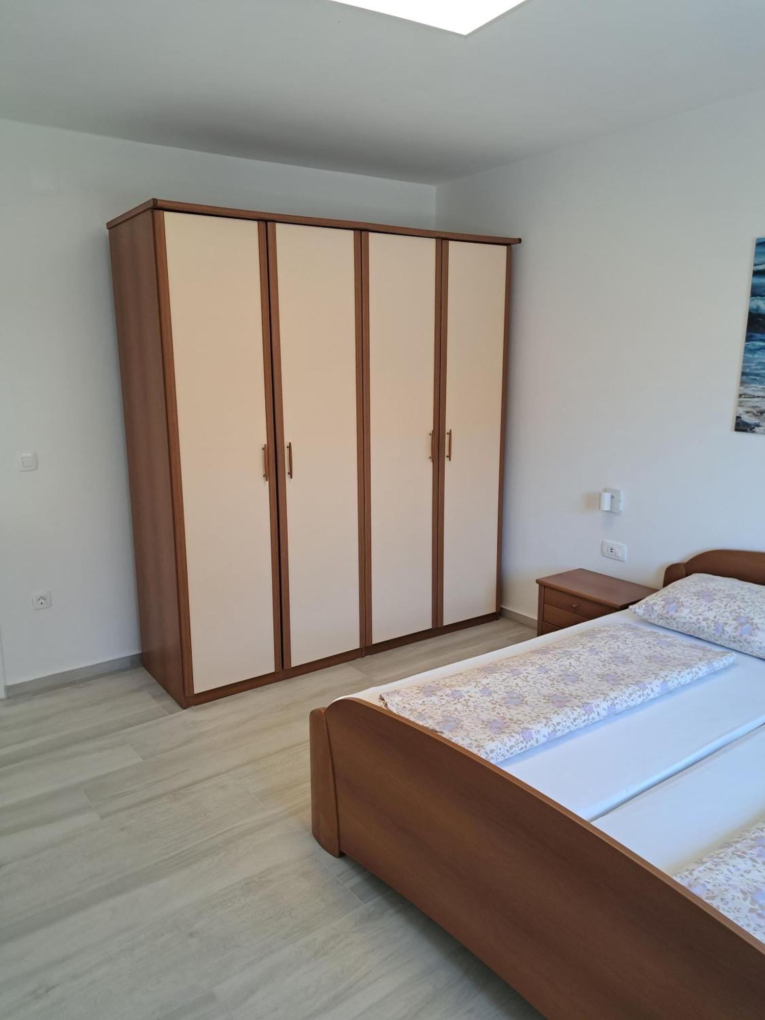 Apartmani Totic Malinska Ngoại thất bức ảnh