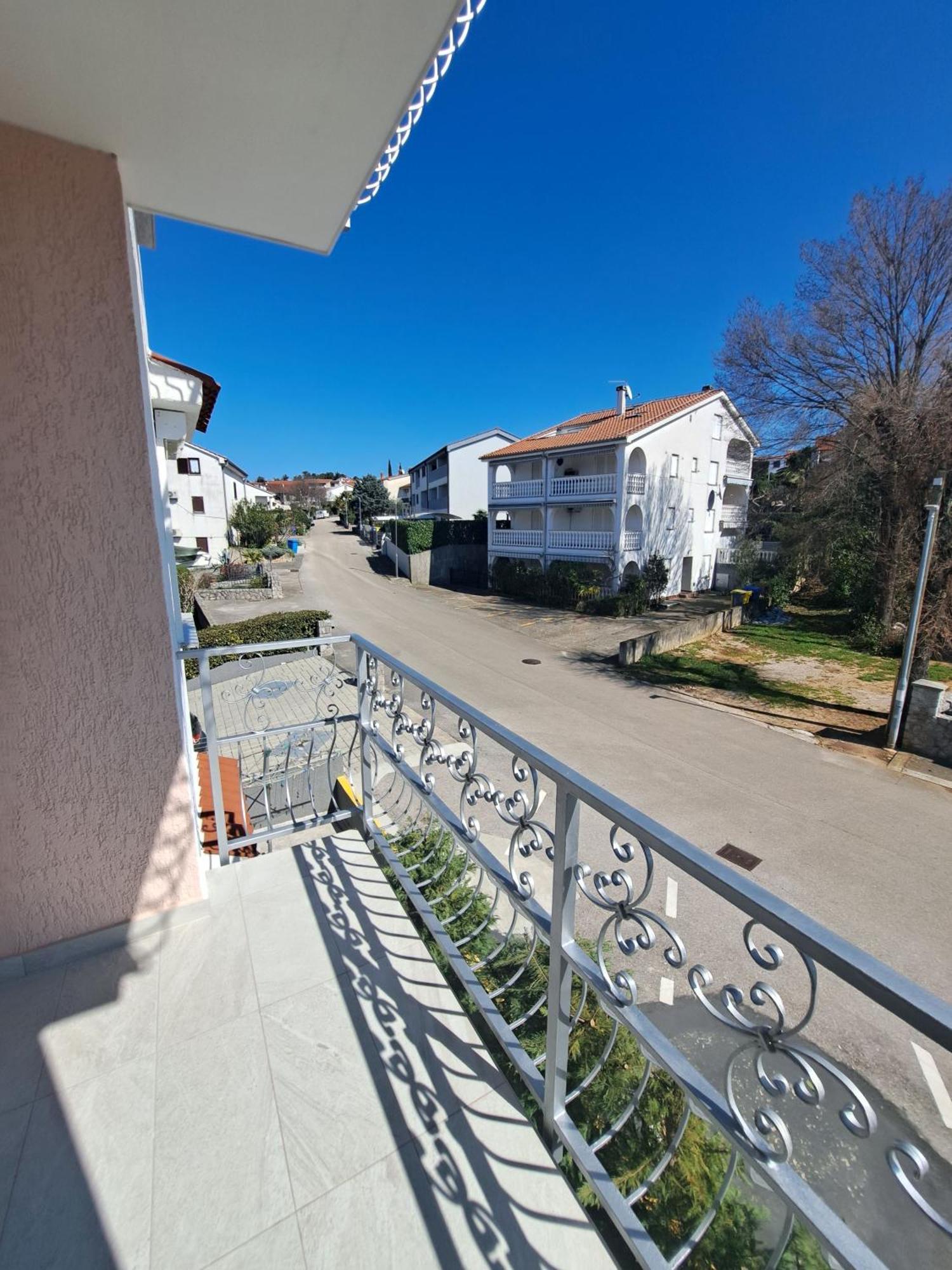 Apartmani Totic Malinska Ngoại thất bức ảnh